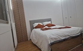 Une Chambre Dans Un Appartement - Luxary Calm